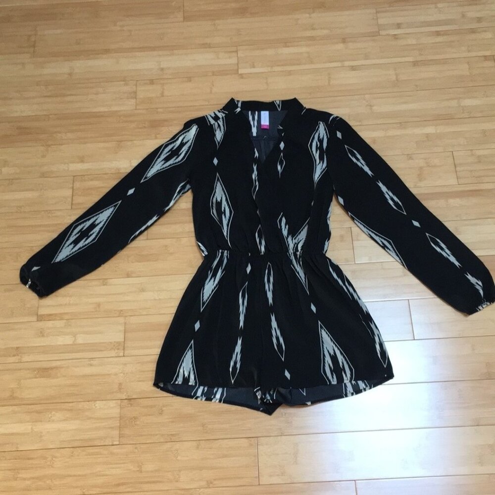 EUC NOBO Black and Beige Long Sleeve Romper